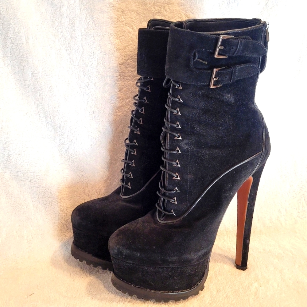 ALAÏA Designer black suede Laced booties